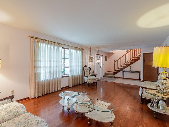 4th image of 1839 Bluebird Ln