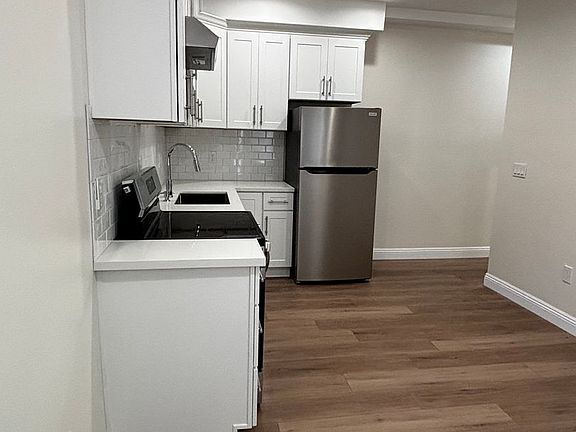 3rd image of 124-126 S Marengo Ave #124-A