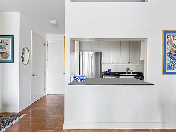 5th image of 150 Columbus Ave APT 10B