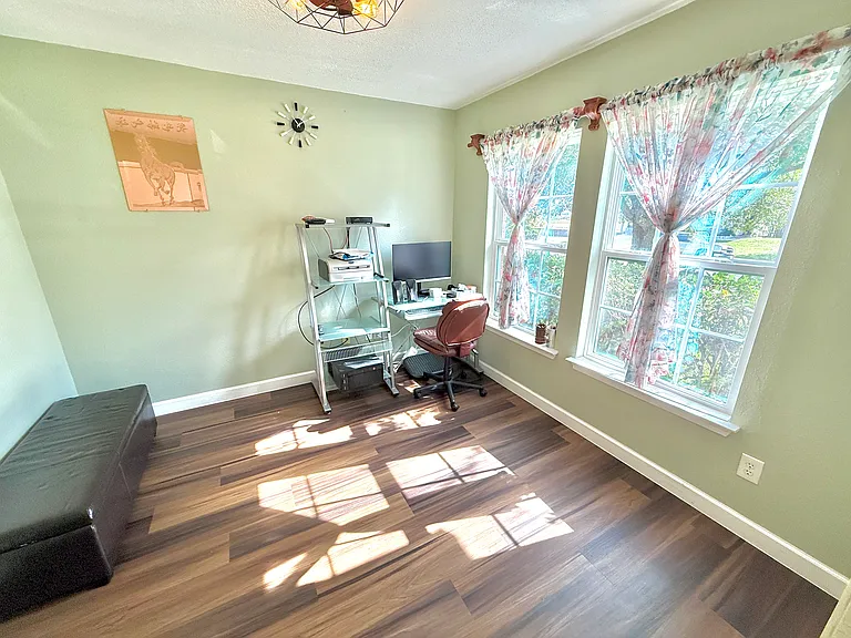 3058 Hill St — Photo 8
