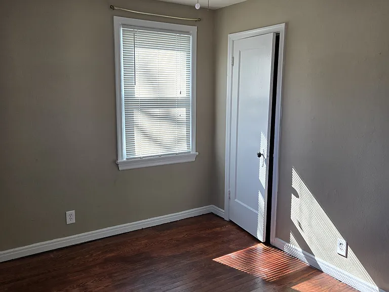 915 Westglen Dr — Photo 14