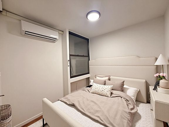 5th image of 136 Orchard St APT 8