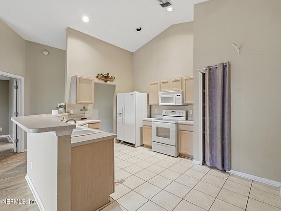4th image of 917 BUTTERCUP Drive