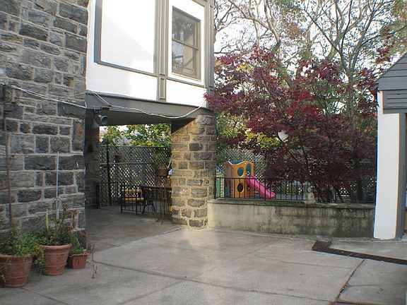 Side yard, driveway