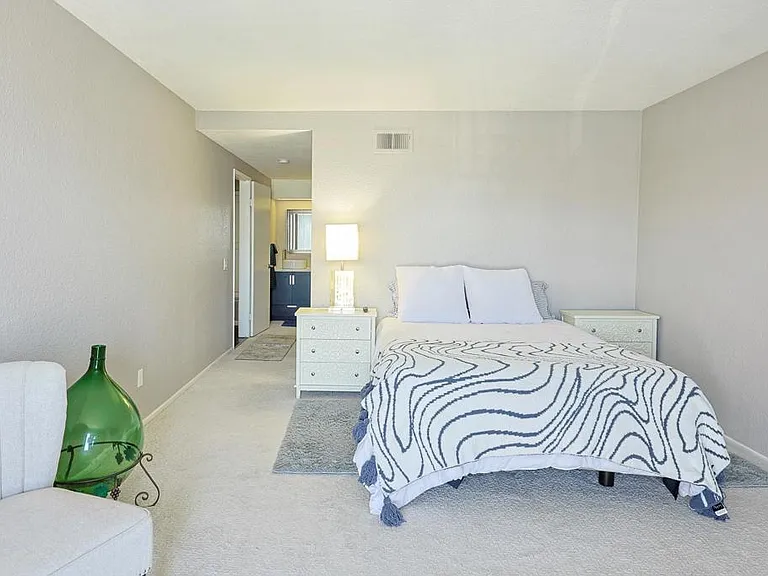 68 Montego Ct — Photo 23