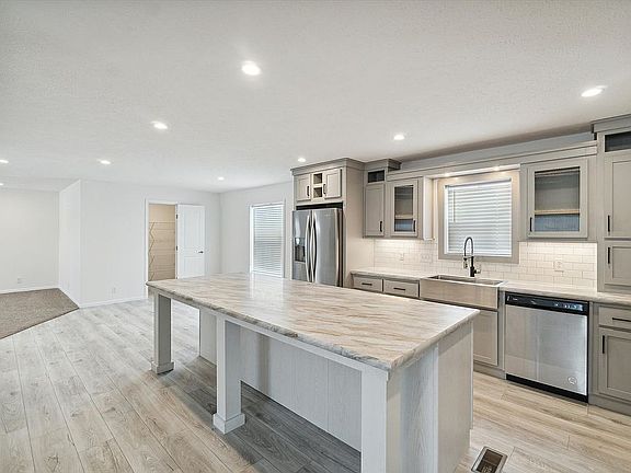 4th image of 8596 Boyer Dr