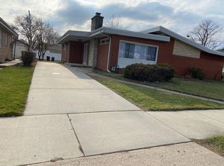 5127 W Estes Ave, Skokie, IL 60077