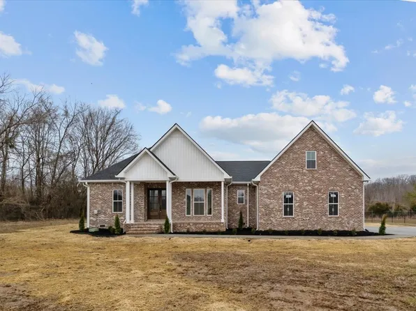 1107 High Lake Dr, Dickson, TN 37055