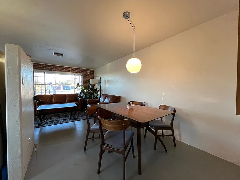 848 E Linden St — Photo 18