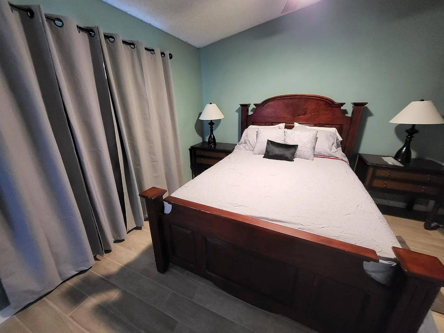 3 bed, 1210 sqft, $4,999 — Photo 3