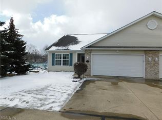 592 Hidden Harbor Dr #31, Fairport Harbor, OH 44077