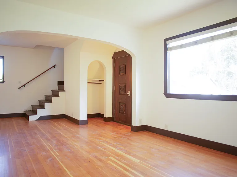 1116 Commercial St — Photo 2