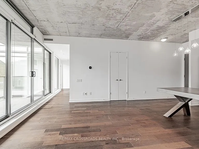 560 King St W #524 — Photo 12