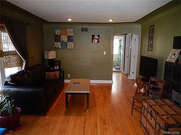 5th image of 18429 Shadyside St