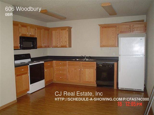 1st image of 606 NW Woodbury Dr