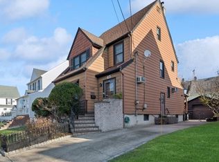 67 Amherst Rd, Valley Stream, NY 11581