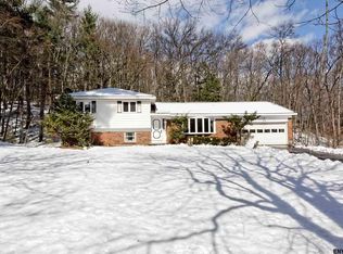 33 Northcrest Dr, Clifton Park, NY 12065