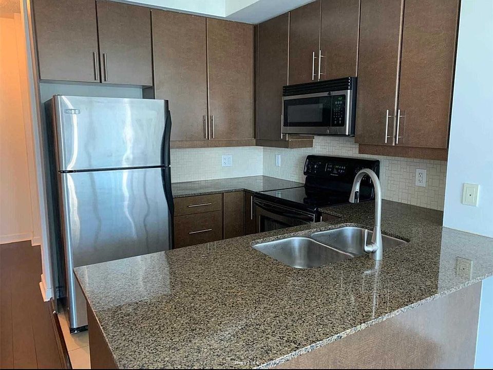 2nd image of 18 Harbour St #2403