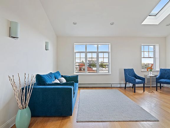 3rd image of 1004 E 35th St #4D