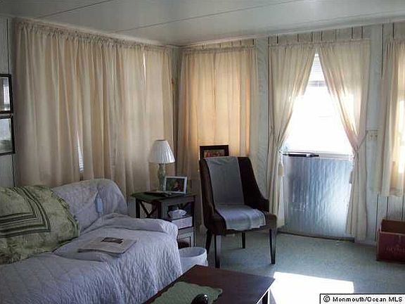 5th image of 245 Bonaire Dr