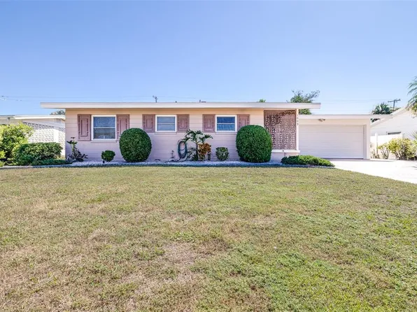 1009 Cherry Hills Dr, Sun City Center, FL 33573