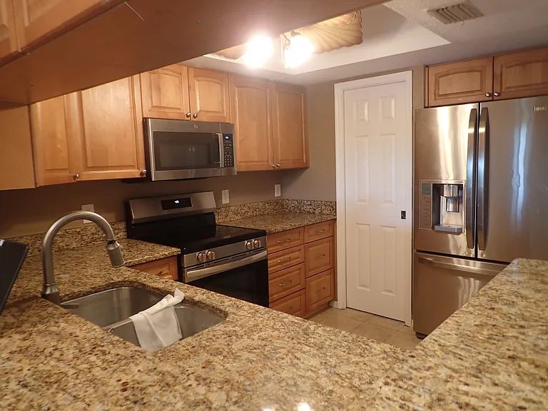 9614 Tara Cay Ct — Photo 17
