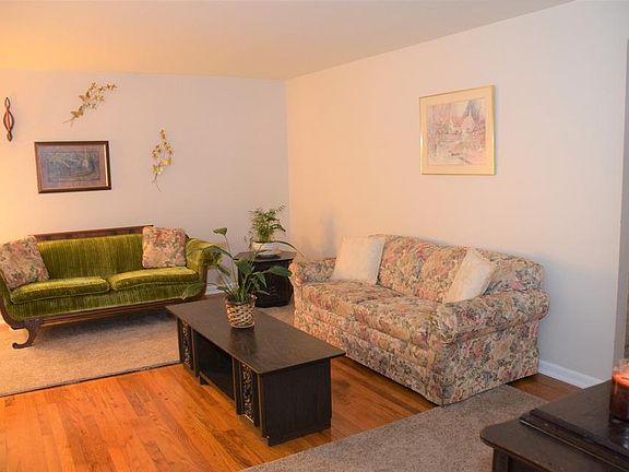 3rd image of 1401 Tallberry Dr