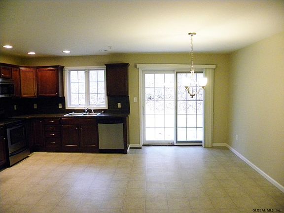 3rd image of 22 Mercer St #B