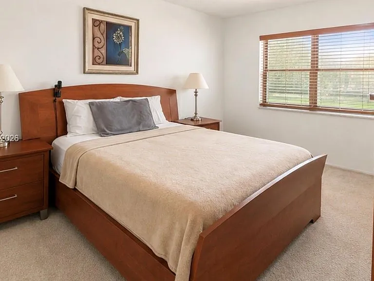 240 Lakeview Dr #212 — Photo 9