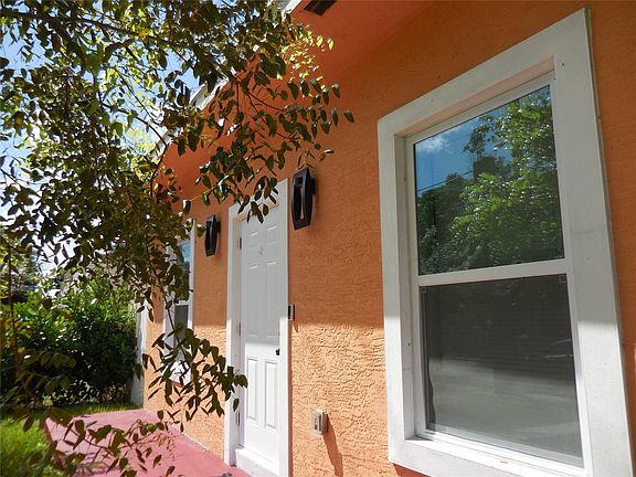 4th image of 5957 Pinewood Avenue