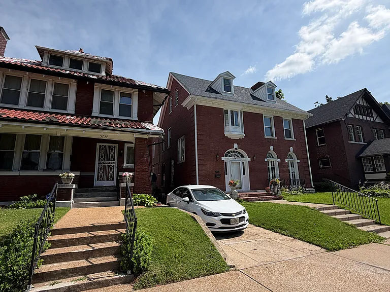 5755 Waterman Blvd — Photo 4