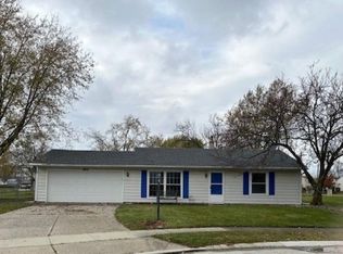 8910 Redfield Dr, Fort Wayne, IN 46819