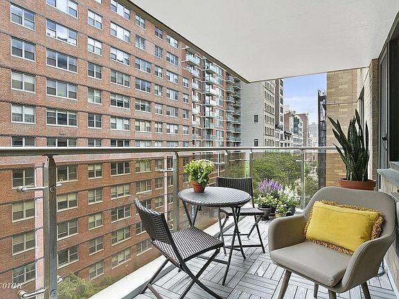 2nd image of 6 W 16th St #7RS