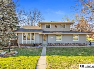 3739 Lawnwood Dr, Bellevue, NE 68123