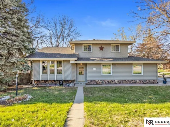 3739 Lawnwood Dr, Bellevue, NE 68123