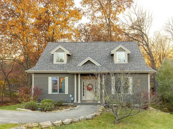 3 Colony Ln, Galena, IL 61036