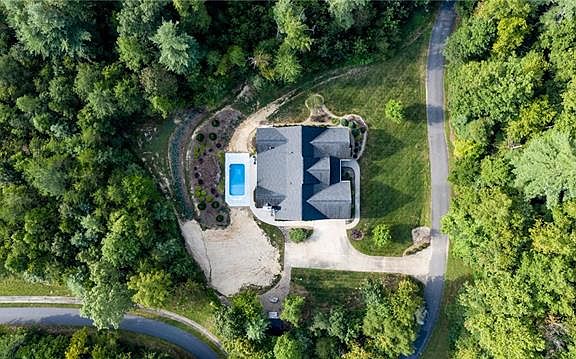 5th image of 116 Brookstone Dr