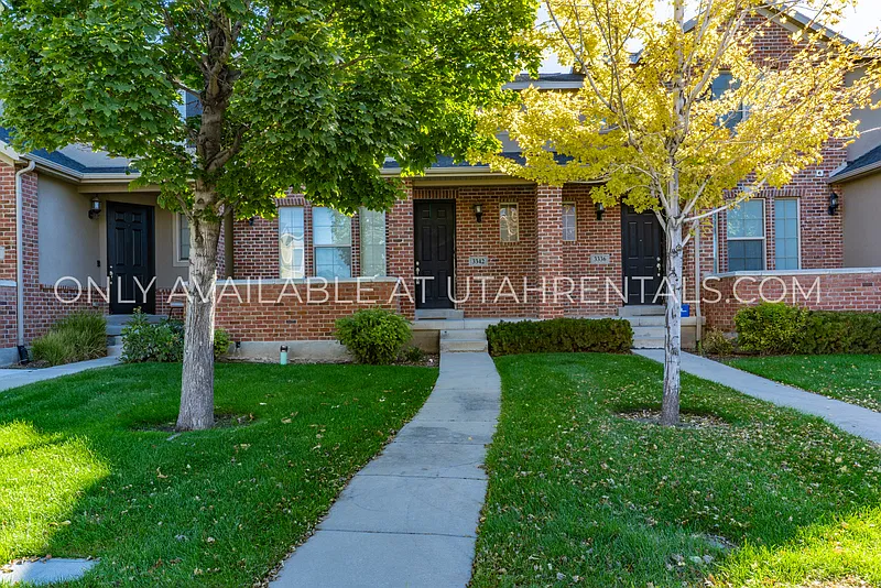 3 bed, 3.0 bath, 1350 sqft, $2,000 — Photo 4