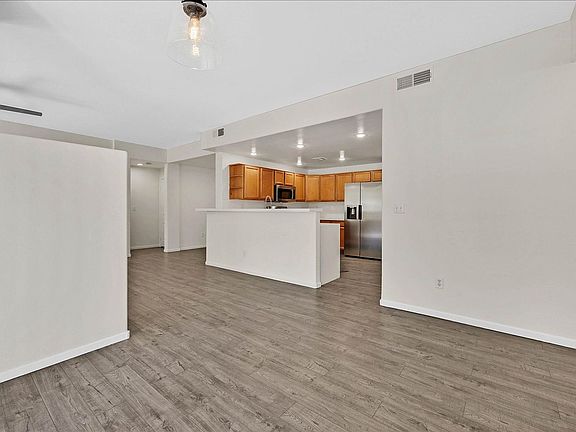4th image of 908 Domnus Ln APT 105