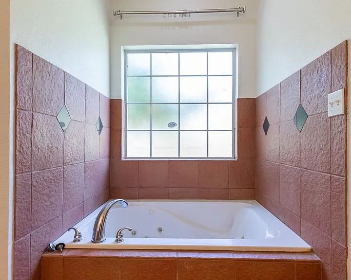 3310 Silver Oaks Dr — Photo 30