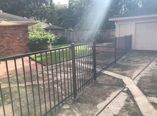 1518 Saxony Ln, Houston, TX 77058