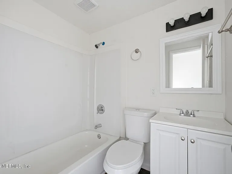 5134 Moncrief Rd W — Photo 5