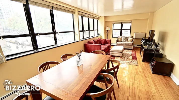Sold by Bizzarro Agency | media 2