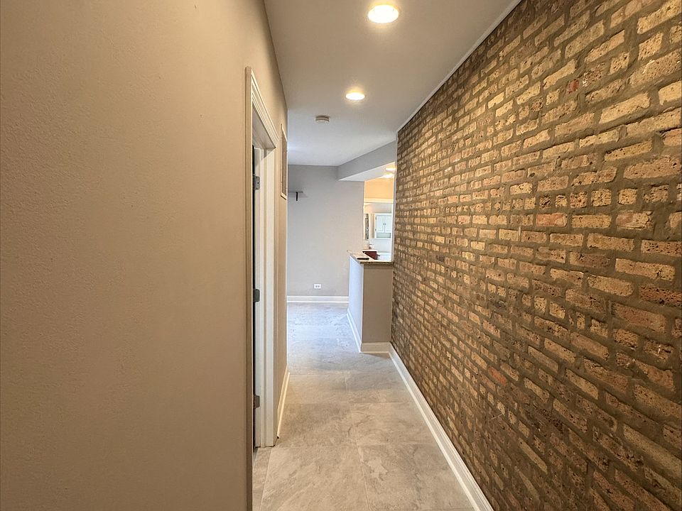 1st image of 1449 W Victoria St APT 1B