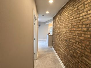 1449 W Victoria St APT 1B, Chicago, IL 60660