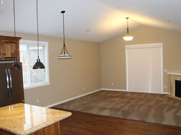 3rd image of 5813 NE 62nd Cir
