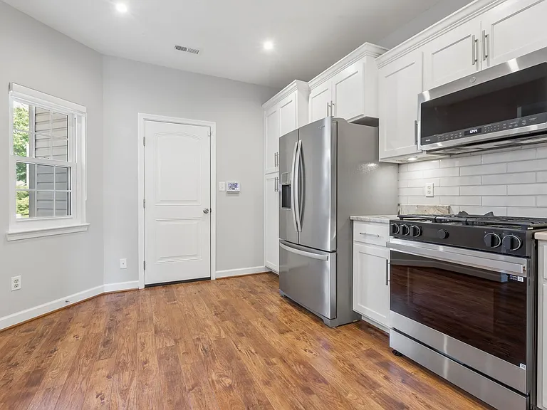812 E Willow Point Pl — Photo 11