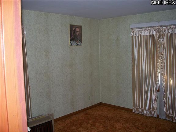 5th image of 3833 E 52nd St