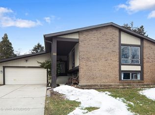 6542 Deerpath Ct, Lisle, IL