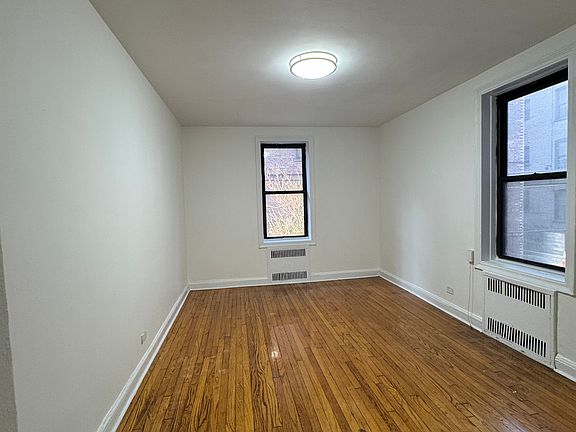 5th image of 303 Webster Ave APT 1C